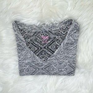 NWOT Mossimo Supply Co Geometric Patterned V-Neck T-Shirt, Gray / White, Large